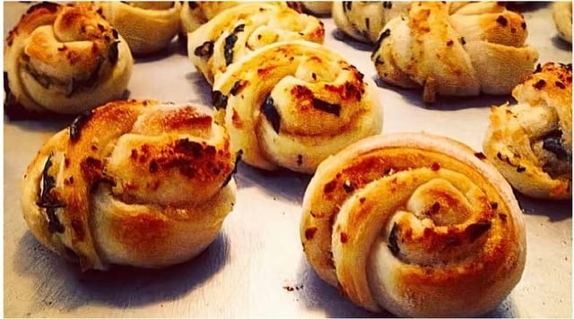 Garlic Knots.